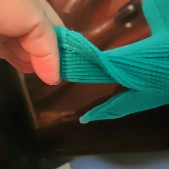 Woman within thermal shirt - Picture 3 of 4